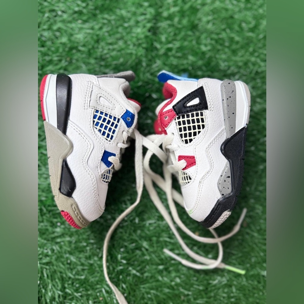 Jordan 4 Retro
What‎ The (TD) Size 4C